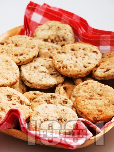 Солени бисквити с гъби и чубрица - снимка на рецептата